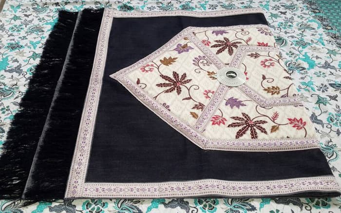 Muslim Prayer Rug with Compass - Combination of Jeans with Indonesian Batik Motifs [TP0]