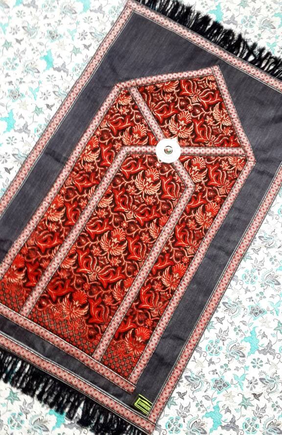 Muslim Prayer Rug with Compass - Combination of Jeans with Indonesian Batik Motifs [TP01]
