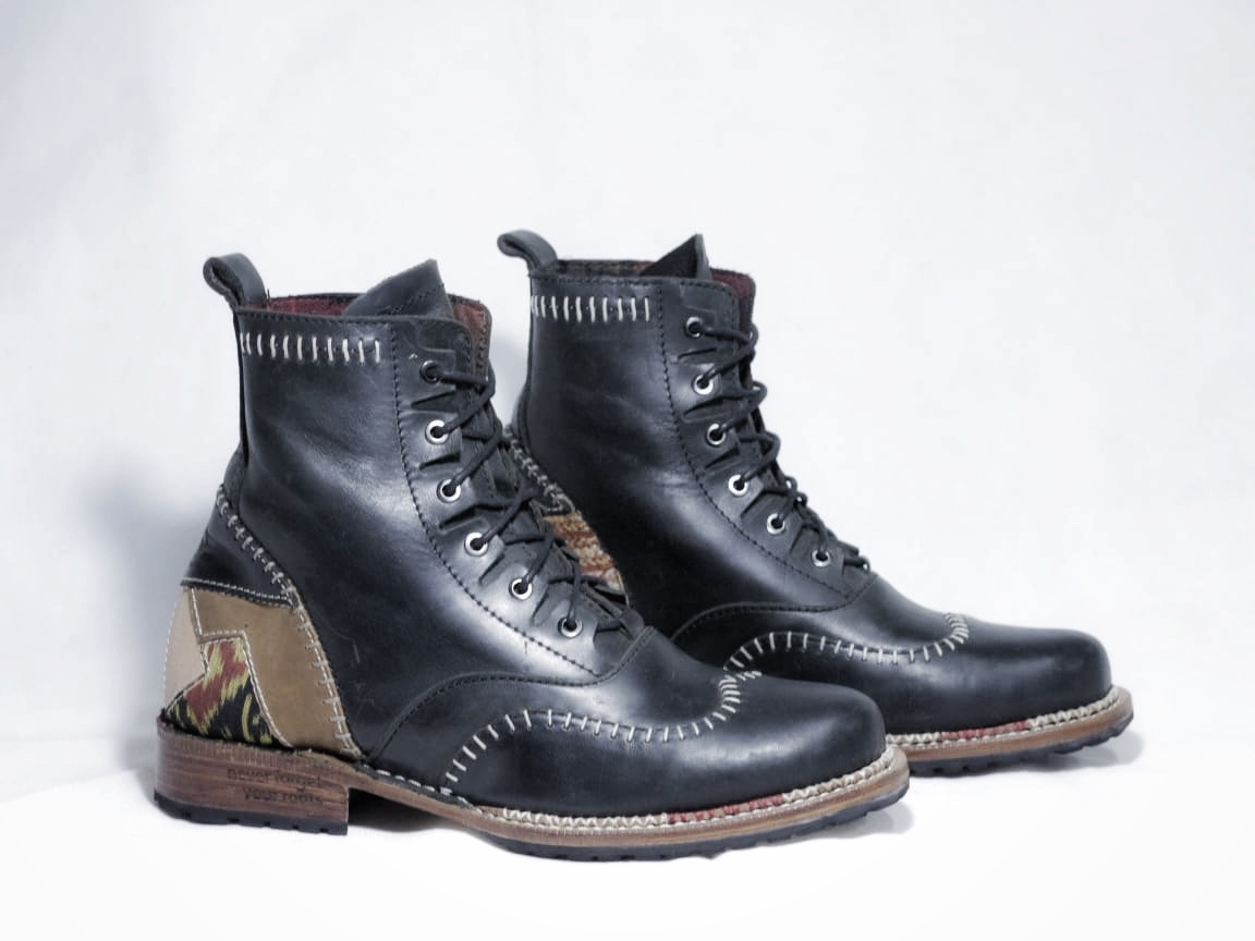 Sisirangan High Black Leather Boots