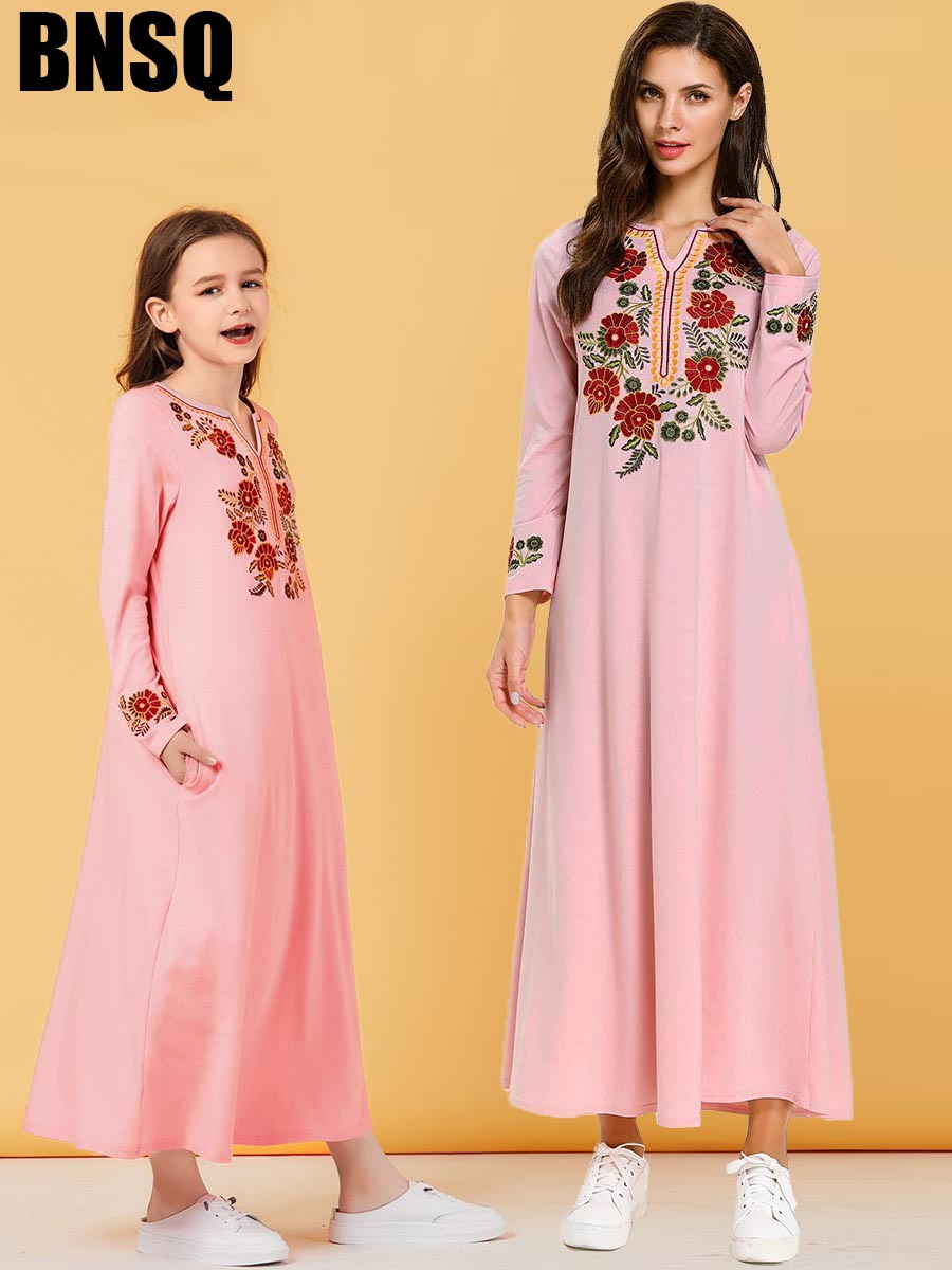 Girls Pink Dress Large Size Mother Children's Embroidered Flower Long Sleeve Dress Muslim Mom and Daughter Dress Family Pijamas