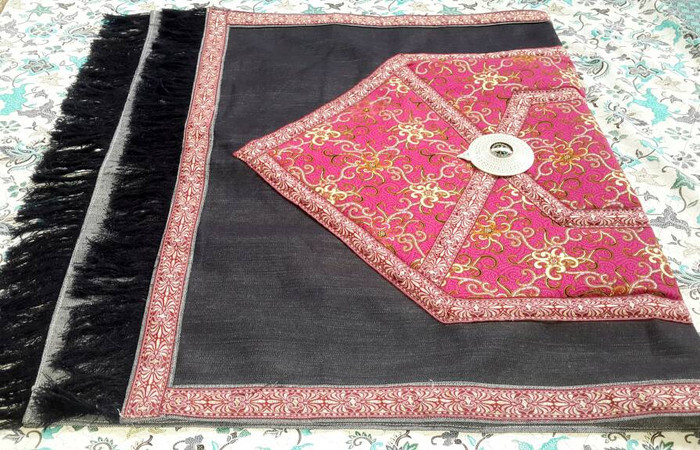 Muslim Prayer Rug with Compass - Combination of Jeans with Indonesian Batik Motifs [TP03]