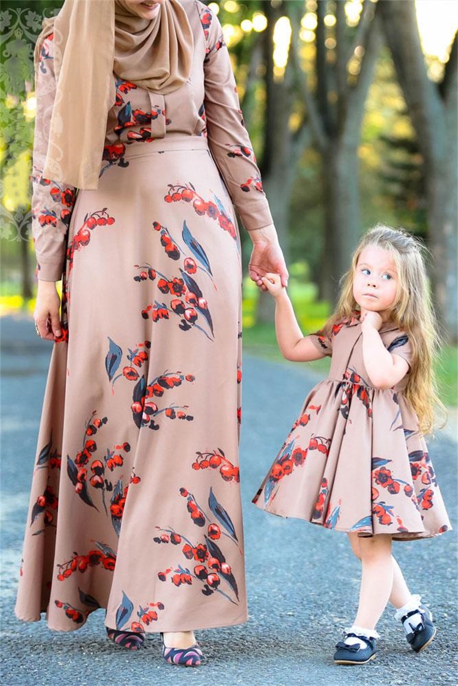 Siskakia Muslim Mother Girl’s Dress Sweet Cherry Floral A Line Dresses Khaki Family Look Matching Outfits Mom Daughter Clothes