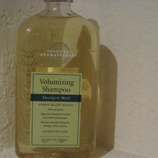 Bath & Body Works Volumizing Shampoo Stress Relief Blend Tranquil Mint 18 5 fl oz/ 550 ml