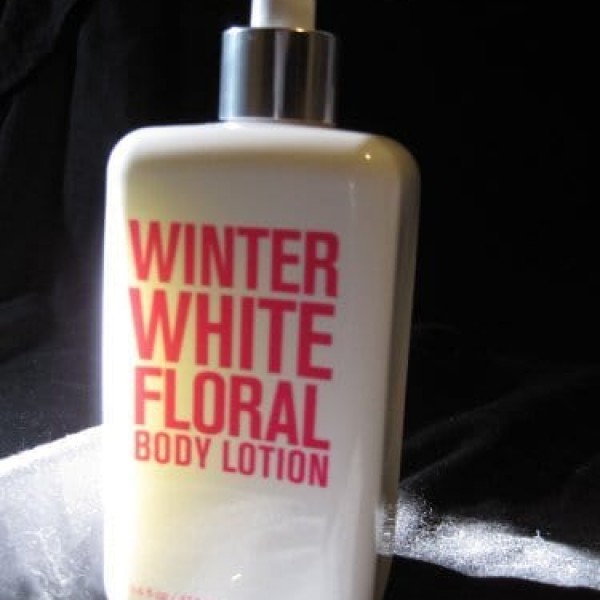 Bath & Body Works Winter White Floral Body Lotion 14 fl oz/ 414 ml